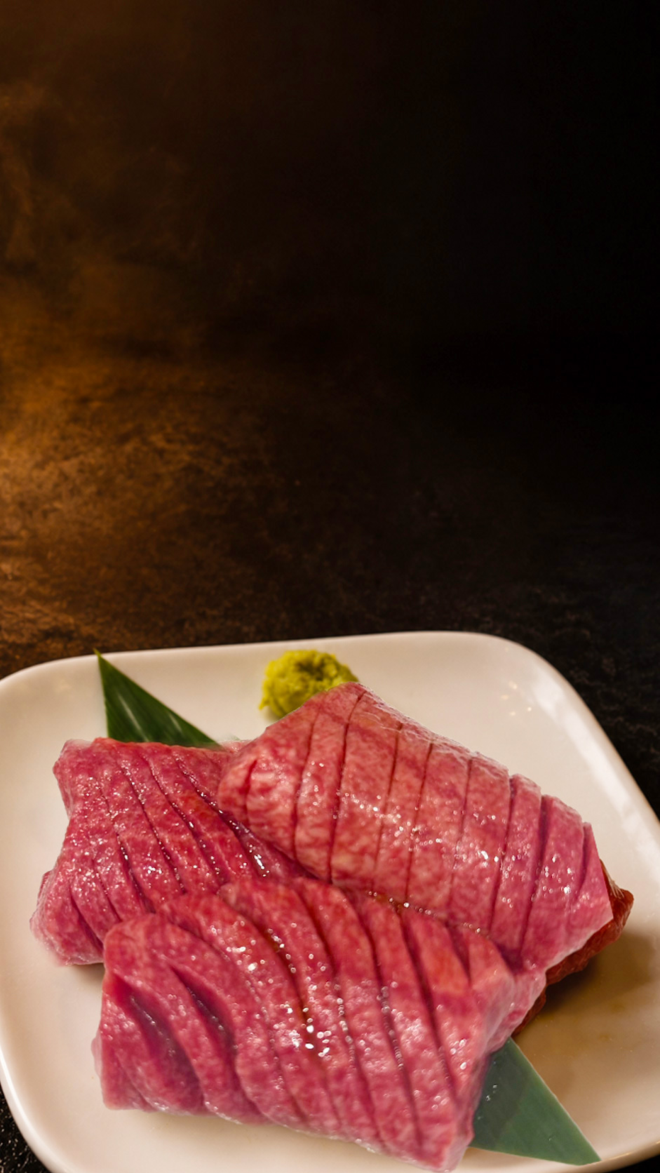 炭火で焼かれた名物上生塩タン
